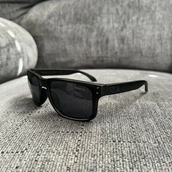 Oakley Holbrook Sunglasses 009102 Black Lenses-Black Matte Frame - Picture 4 of 14